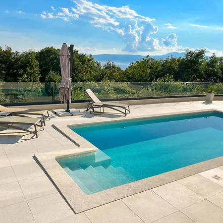 Luxury In Nature With Pool & Gym Kostrena