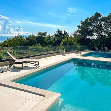 Luxury In Nature With Pool & Gym Daire Kostrena