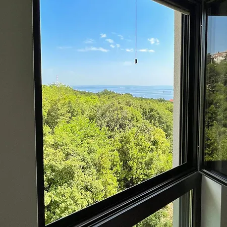 Luxury In Nature With Pool & Gym Appartement