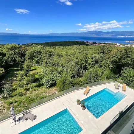 Luxury In Nature With Pool & Gym *