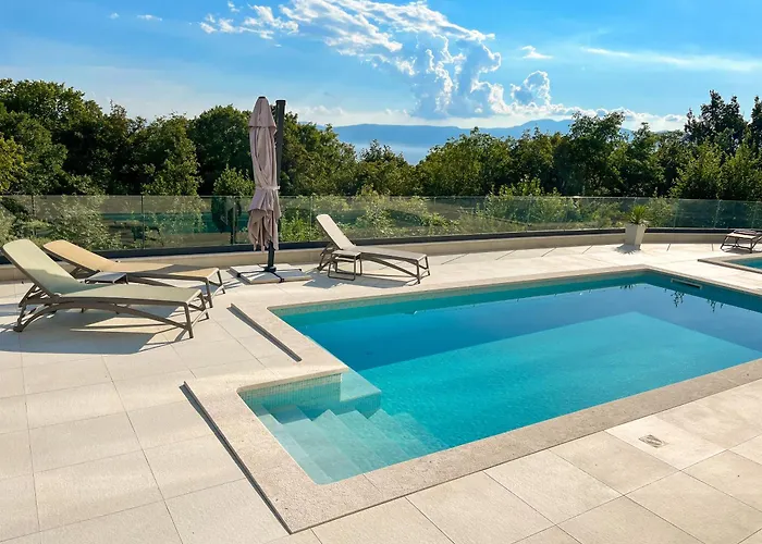 Luxury In Nature With Pool & Gym Kostrena