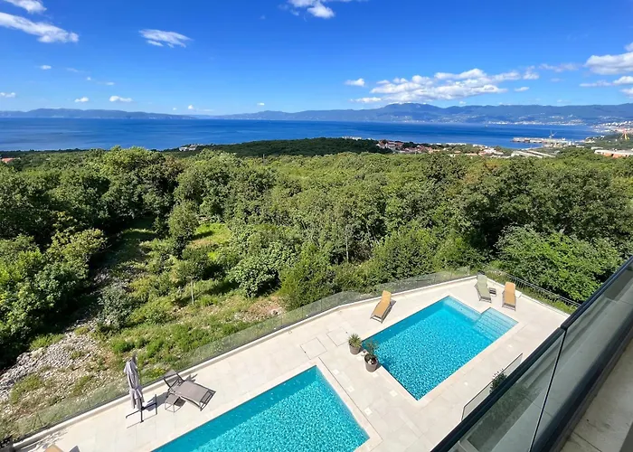 Luxury In Nature With Pool & Gym *
