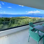 Luxury In Nature With Pool & Gym