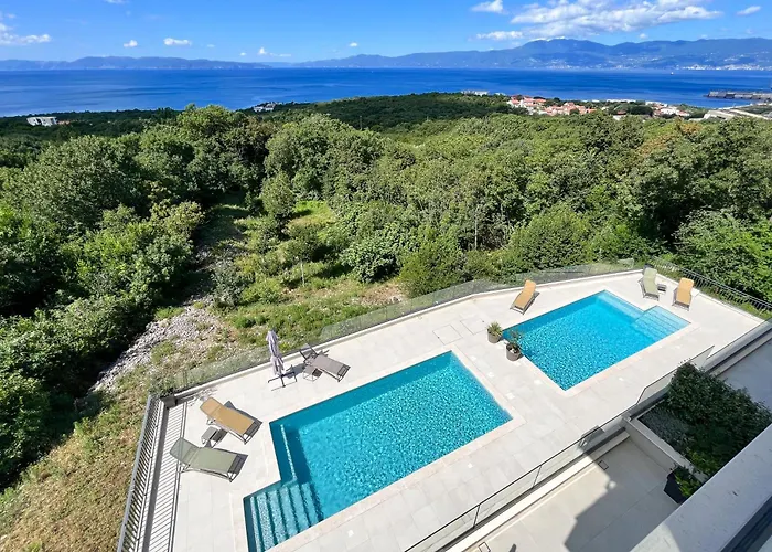 Luxury In Nature With Pool & Gym Appartamento Kostrena